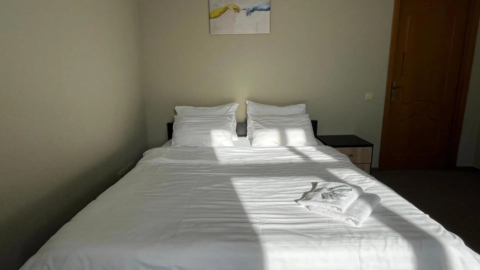 4Room Hostel Kyiv Apartment