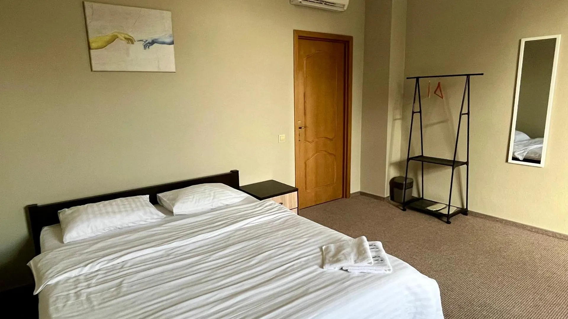 4Room Hostel Kyiv Apartment
