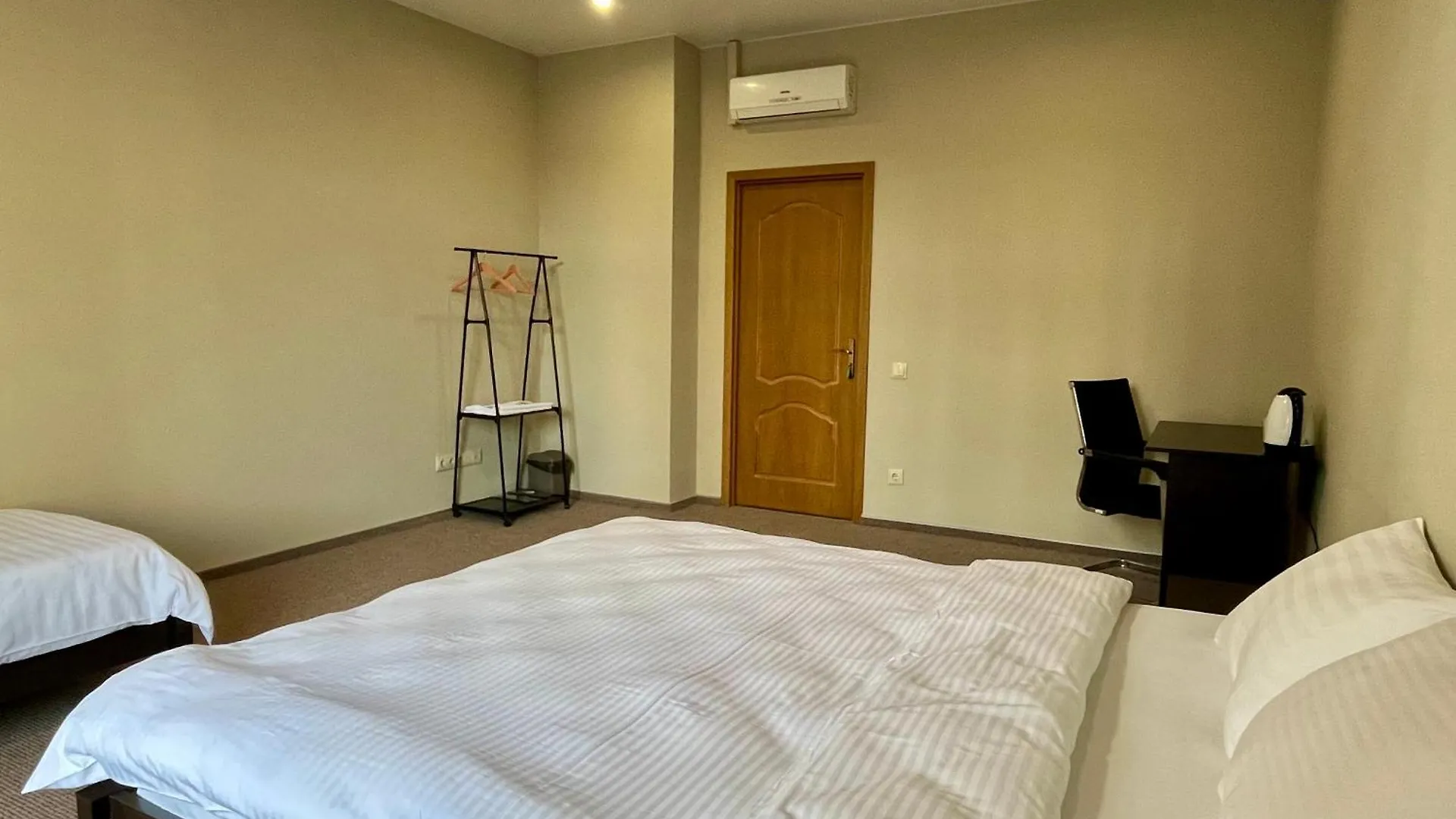 4Room Hostel Kiev Appartamento